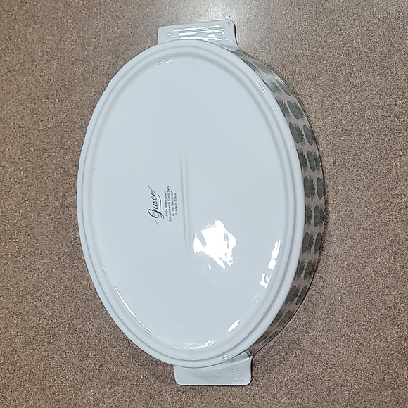 Grace Porcelain Pineapple Casserole Dish!! - Picture 6 of 10